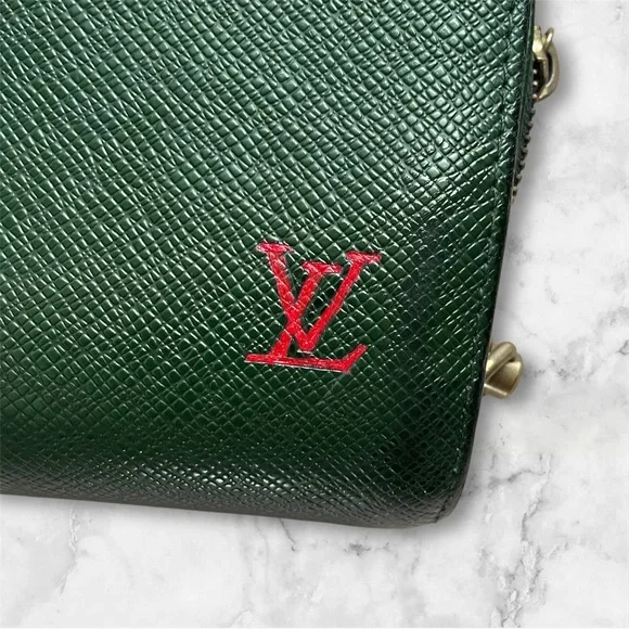 LV Taiga leather clutch crossbody - Picture 8 of 16